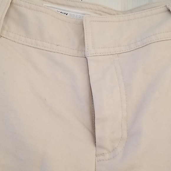 Old Navy Stretch Low Waist Capri pants - Picture 2 of 6
